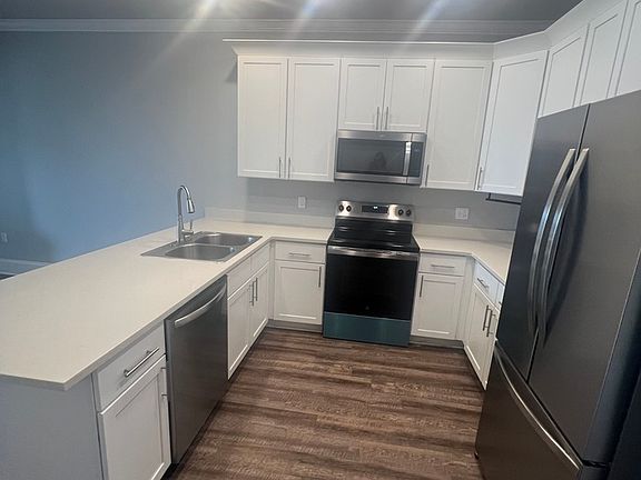 4th image of 3900 Lakeshore Blvd E #112