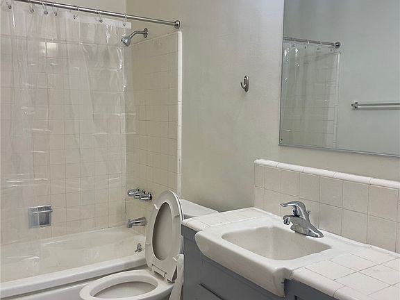 4th image of 1024 S Atlantic Blvd APT 15