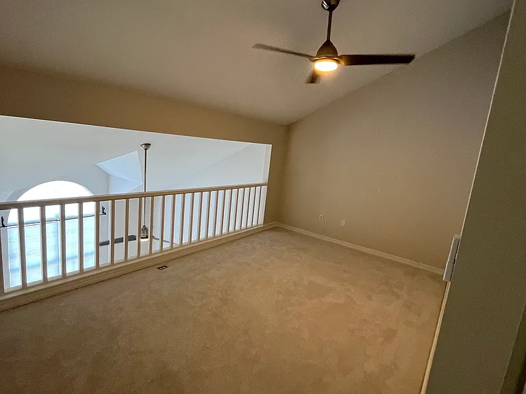 1354 Redwood Ln — Photo 9
