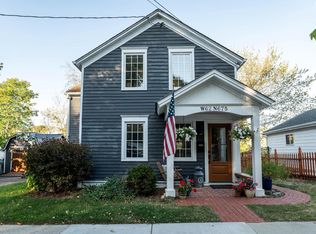 W62N675 Riveredge Dr, Cedarburg, WI 53012