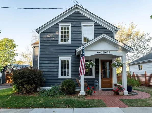 W62N675 Riveredge DRIVE, Cedarburg, WI 53012