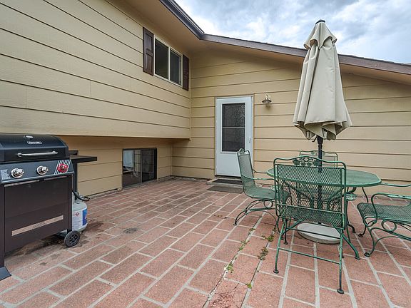 Peaceful back yard for everyone to enjoy!