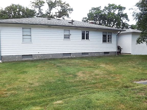 3rd image of 12 Belaire Dr