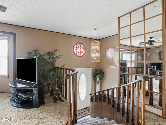 4th image of 126 Pembina Ct