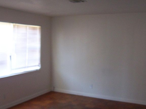 3rd image of 1036 Wanda Dr