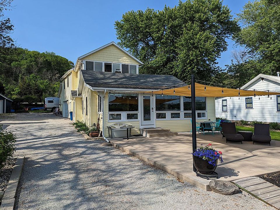 2933 W Canal Shore Dr, Le Claire, IA 52753 Zillow
