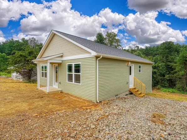 353 Elm St, New Straitsville, OH 43766