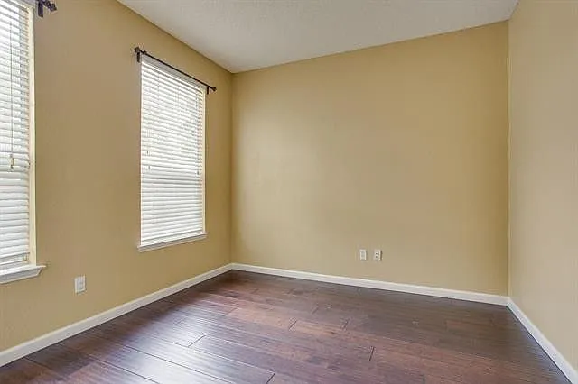 2309 Claremont Ct — Photo 6