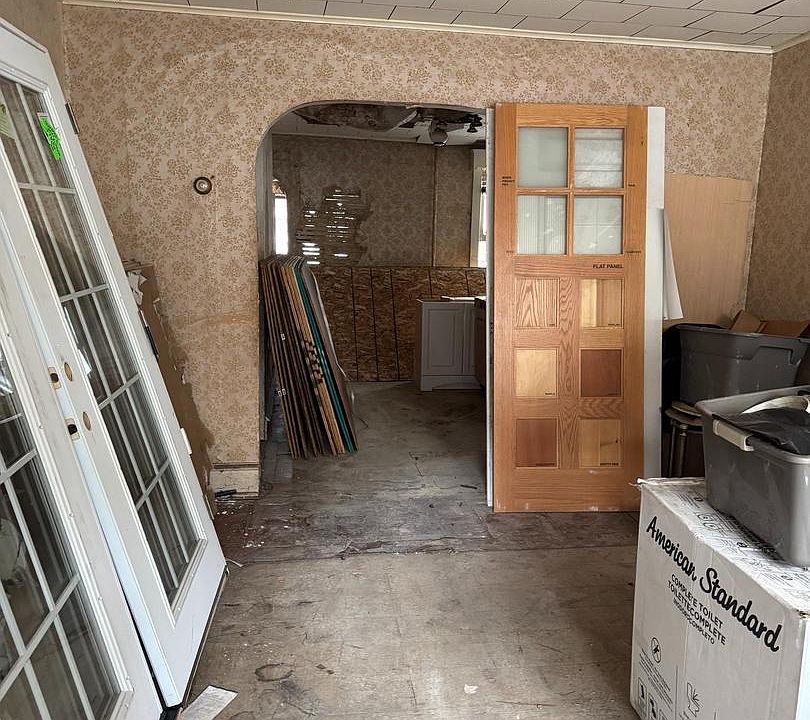 2nd image of 923 Brock St