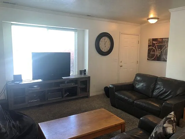 4 bed, 1800 sqft, $485 — Photo 2