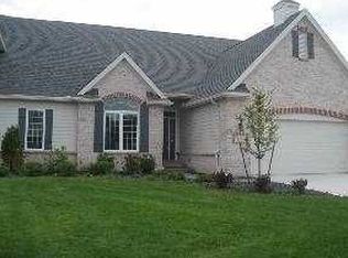 5712 Walnut Cove Rd, Sylvania, OH 43560