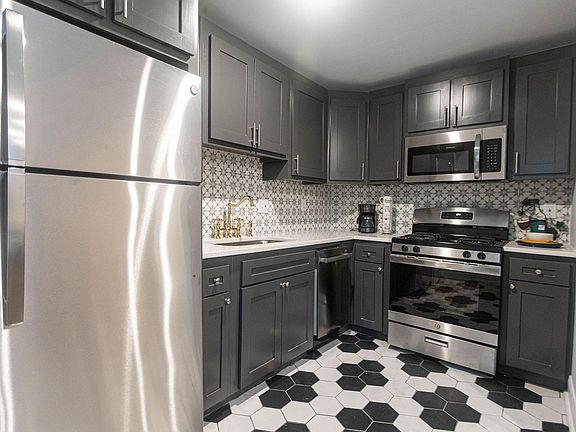 5th image of 3457 Holmes St APT 105