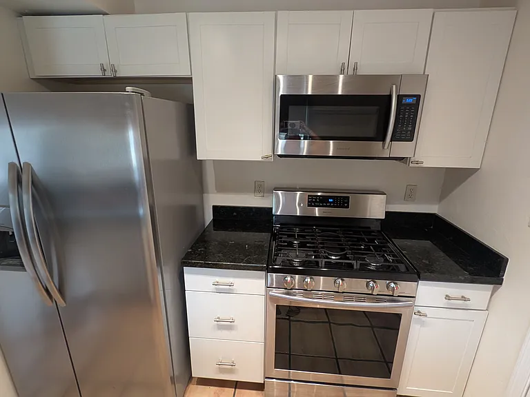 2811 E 6th St #B — Photo 11