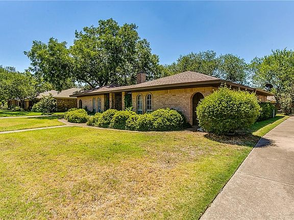 2nd image of 3304 Peachtree Ln