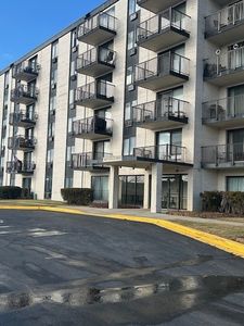 9074 W Terrace Dr APT 2E, Niles, IL, 60714