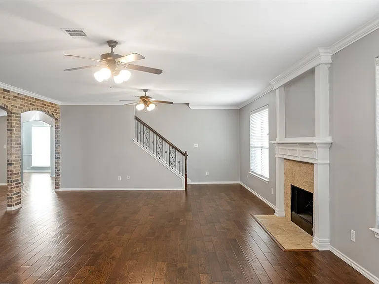 504 Connemara Ct — Photo 3