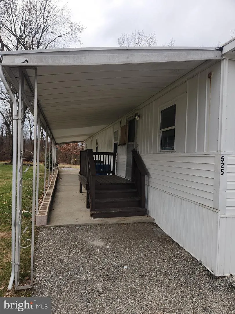 525 Pine Dr photo 1