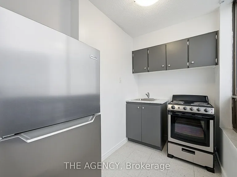 2360 Dundas St W #2719B — Photo 5