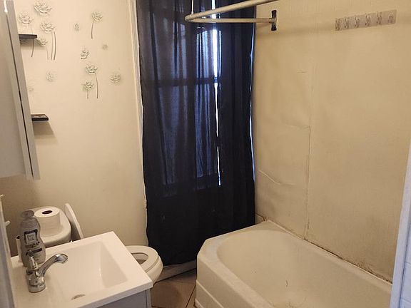4th image of 2029 Logan St