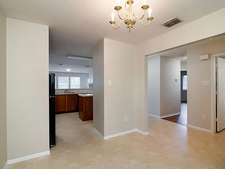 1514 Cover Dr — Photo 6