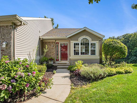 2nd image of 15457 Winchester Cir