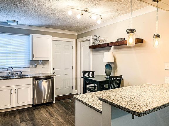 2nd image of 3817 Hillock Ct