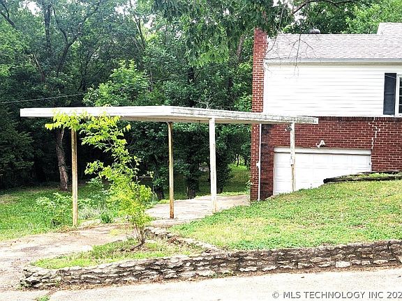 2nd image of 2076 Southview Ave