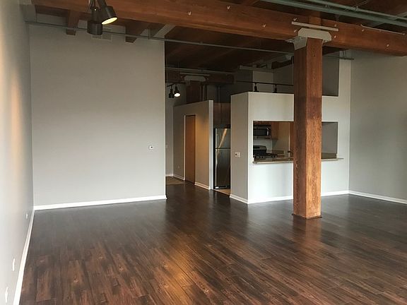 4th image of 1727 S Indiana Ave APT 204