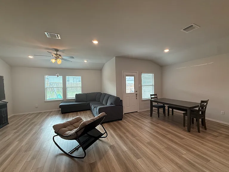 1320 Piedmont St — Photo 24