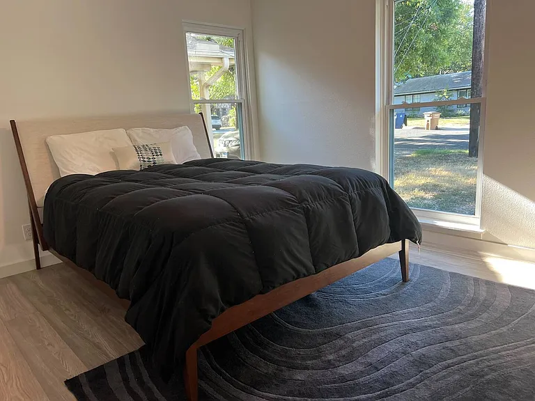 Bedroom 2 - Queen
