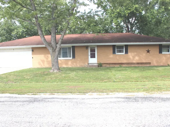 3 Wacker Dr, Altamont, IL 62411