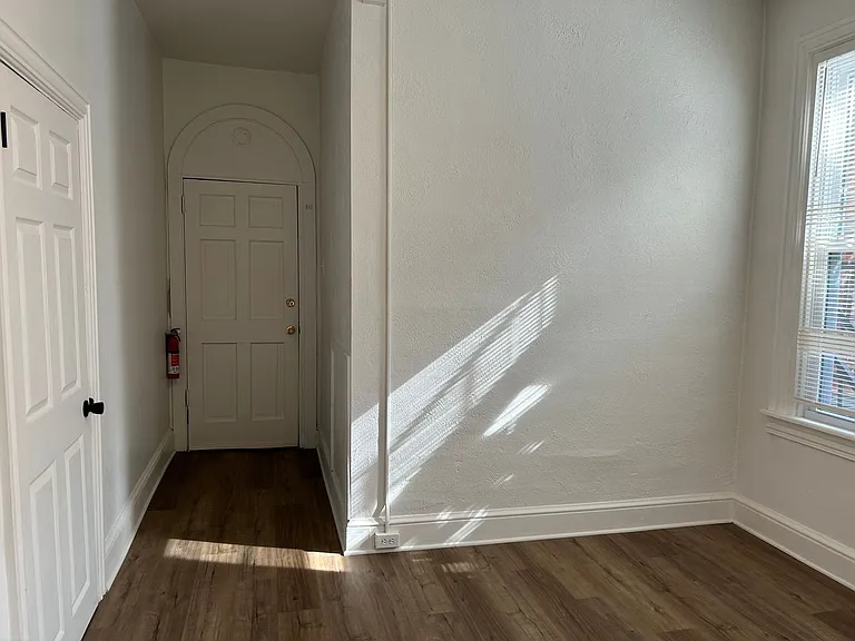 126 1/2 E Lemon St — Photo 11