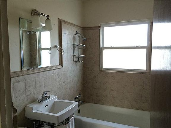 2nd image of 1700 Weightman Cir