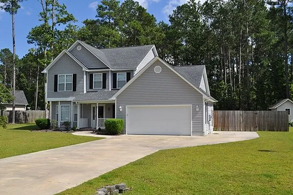 4 bed, 2.5 bath, 2500 sqft, $2,500 — Photo 2