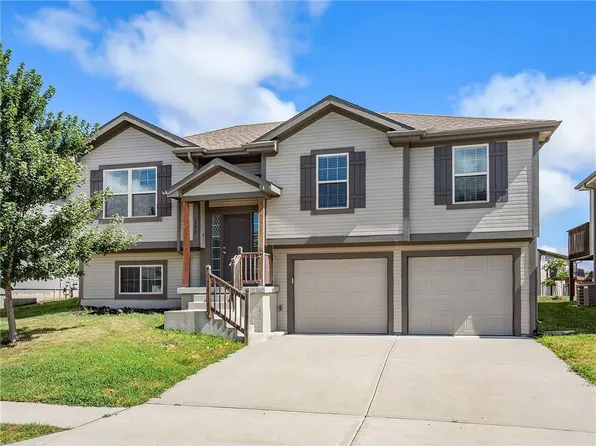 106 Samantha St, Raymore, MO 64083