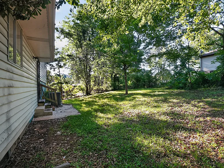 2501 Hartford Dr — Photo 15