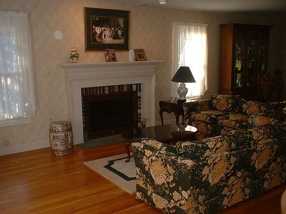 Formal Living/Dining Room