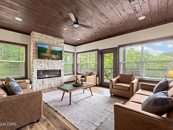 3rd image of 2332 Boulder Way