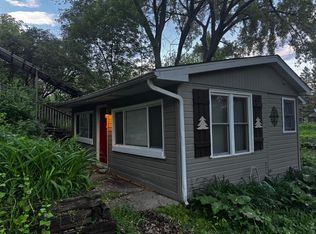 11 Valley Dr, Cary, IL 60013
