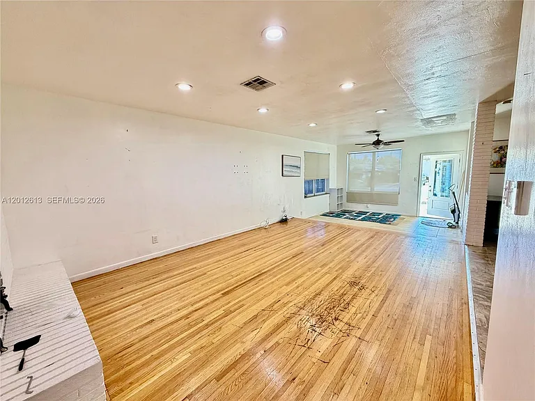 45 SE 14th St #1 — Photo 3