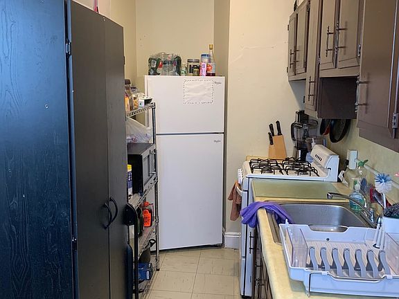 5th image of 228 Kelton St APT 11