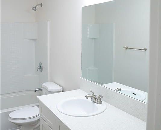 5th image of 2714 Broadway #2714