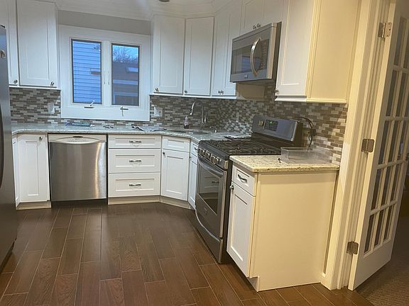 3rd image of 243 Brookfield Ave