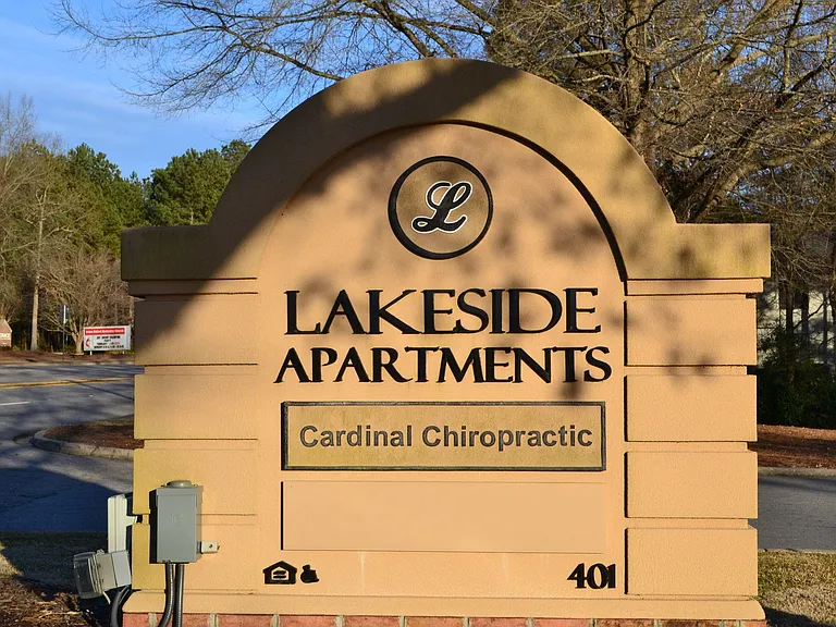 Lakeside Apartments — Photo 6