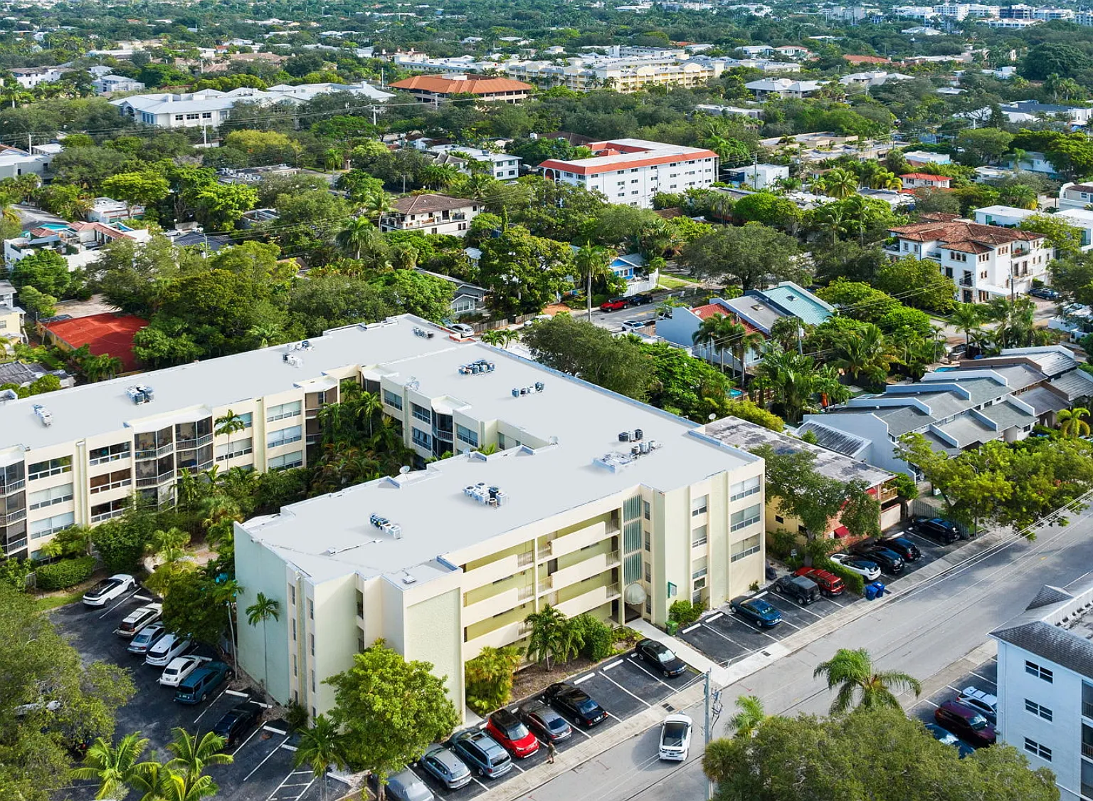 Las Olas Regency — Photo 2