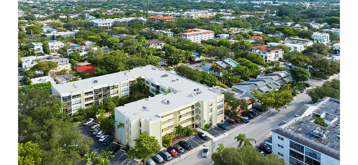 Building Photo - Las Olas Regency