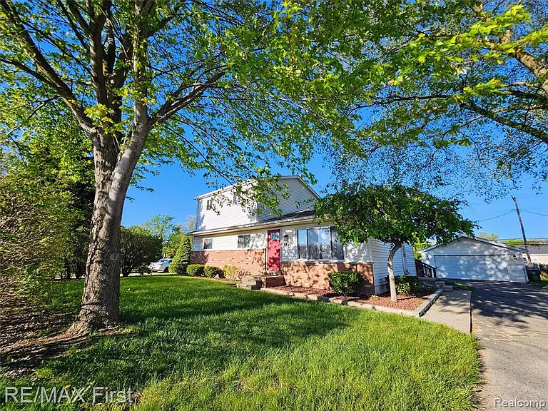 47564 Ryan Rd — Photo 1