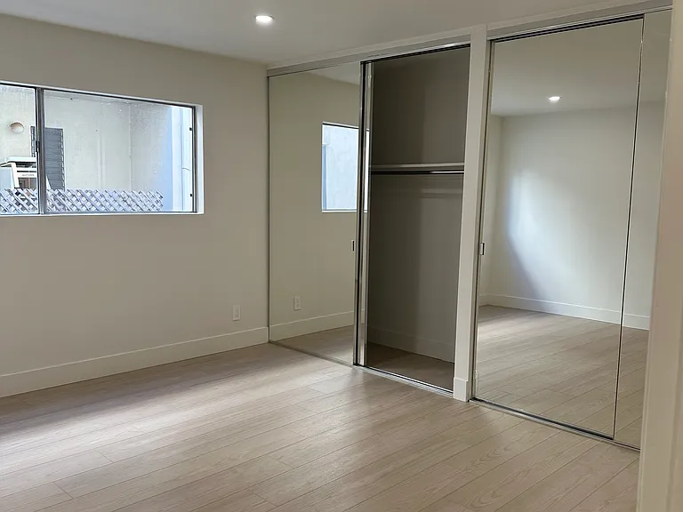 8223 Blackburn Ave. — Photo 26