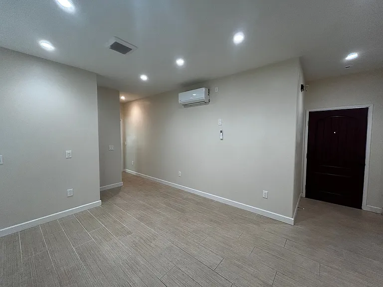 306 N Pine St #1/2 — Photo 6