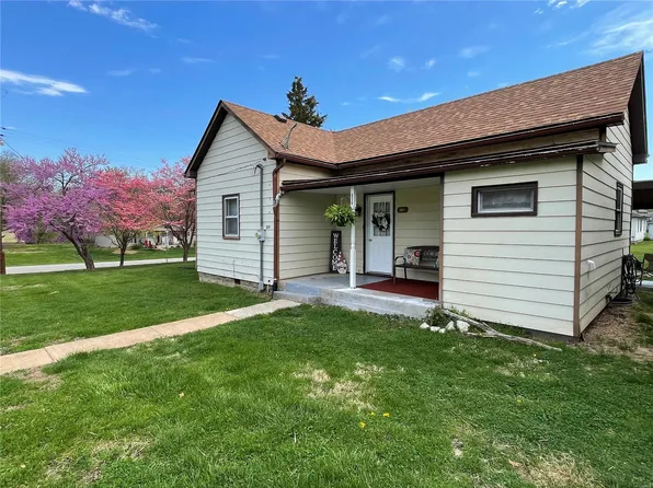 501 E National St, Pocahontas, IL 62275